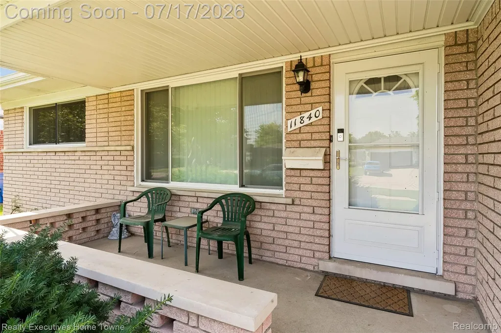 11840 Herbert Avenue Warren City MI 48089