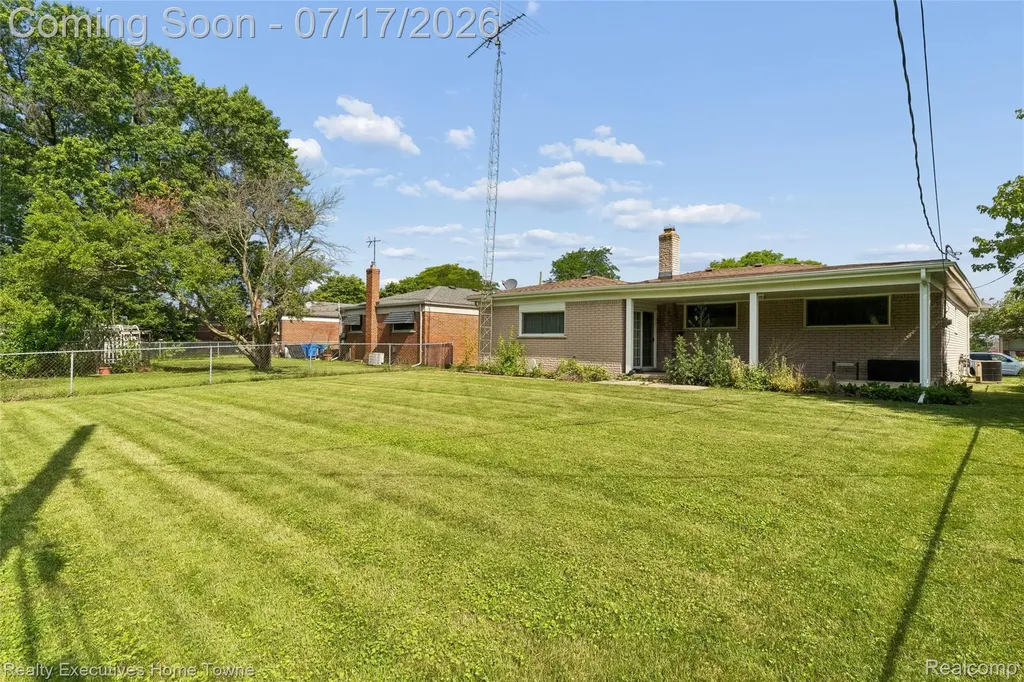 11840 Herbert Avenue Warren City MI 48089