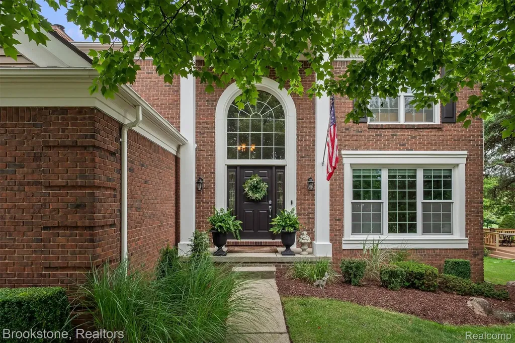 1694 Foresthill Drive Rochester Hills City MI 48306