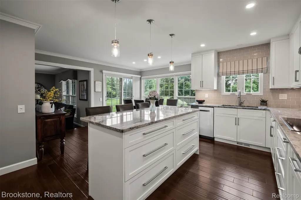 1694 Foresthill Drive Rochester Hills City MI 48306