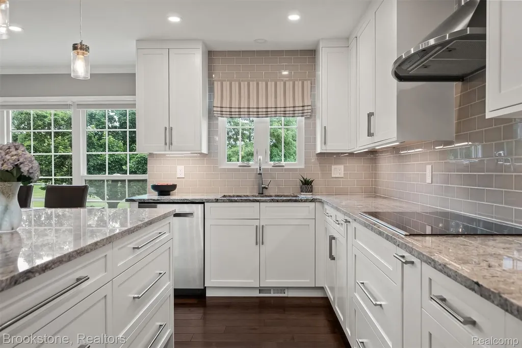 1694 Foresthill Drive Rochester Hills City MI 48306