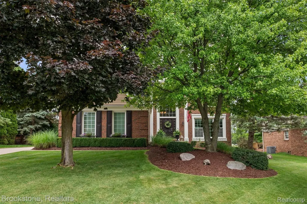 1694 Foresthill Drive Rochester Hills City MI 48306