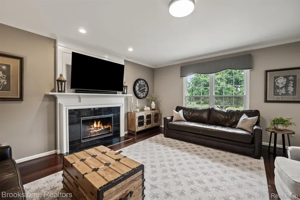 1694 Foresthill Drive Rochester Hills City MI 48306