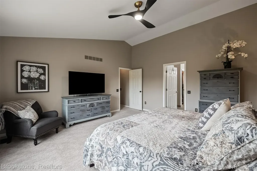 1694 Foresthill Drive Rochester Hills City MI 48306