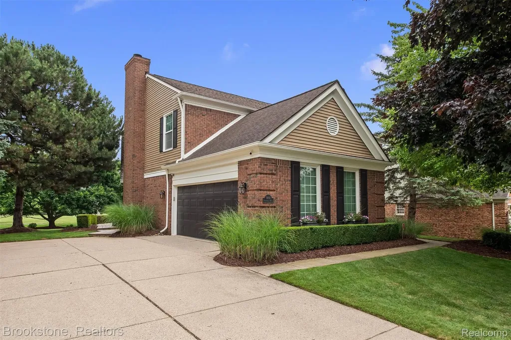 1694 Foresthill Drive Rochester Hills City MI 48306
