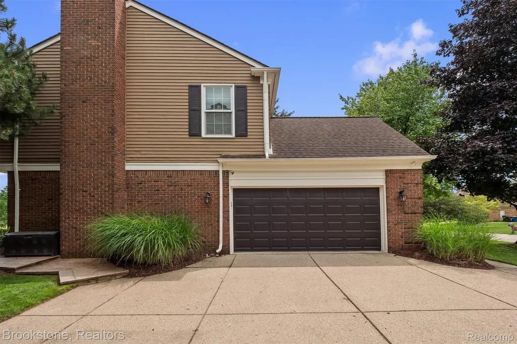 1694 Foresthill Drive Rochester Hills City MI 48306