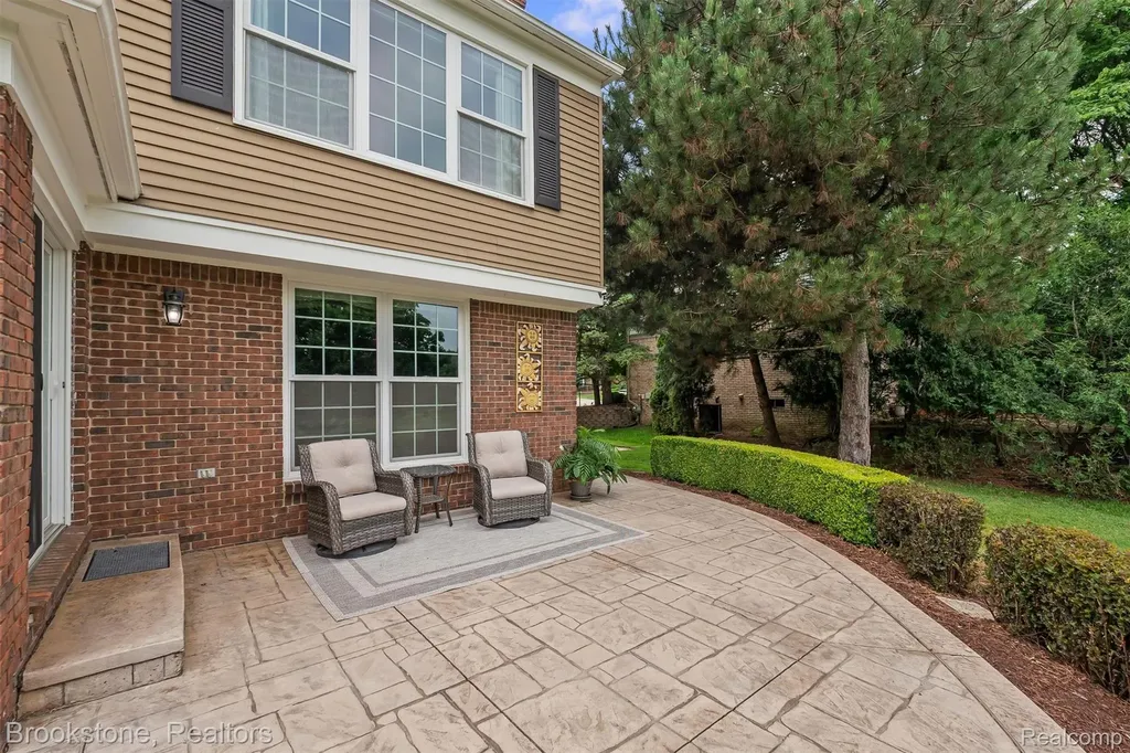 1694 Foresthill Drive Rochester Hills City MI 48306