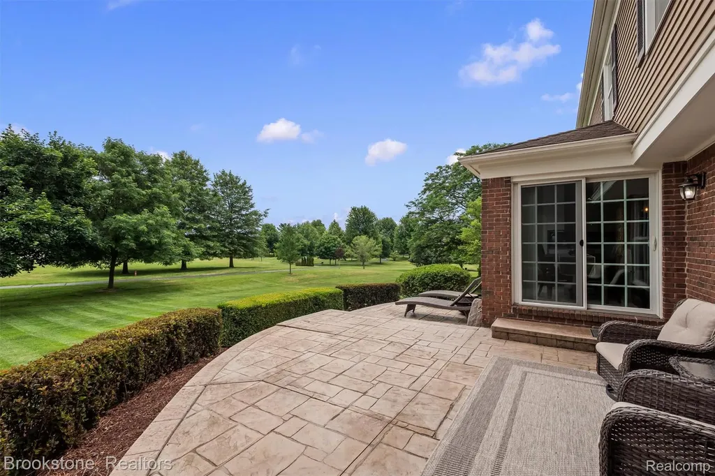 1694 Foresthill Drive Rochester Hills City MI 48306