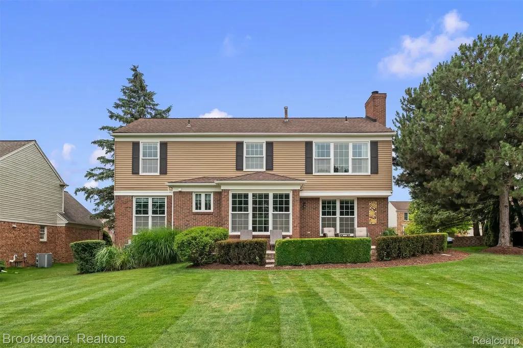 1694 Foresthill Drive Rochester Hills City MI 48306