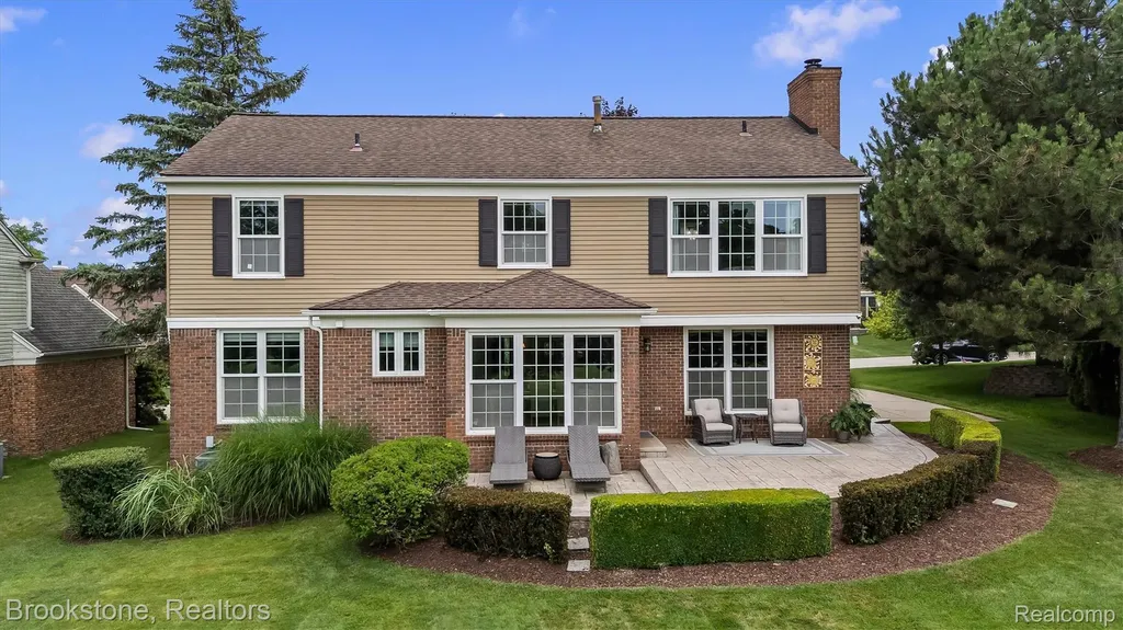 1694 Foresthill Drive Rochester Hills City MI 48306