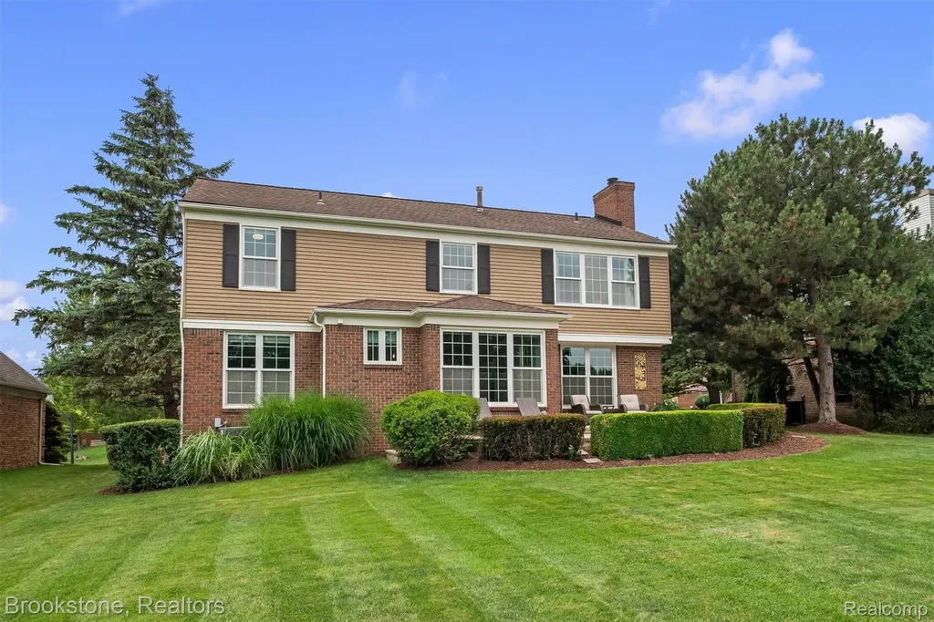 1694 Foresthill Drive Rochester Hills City MI 48306