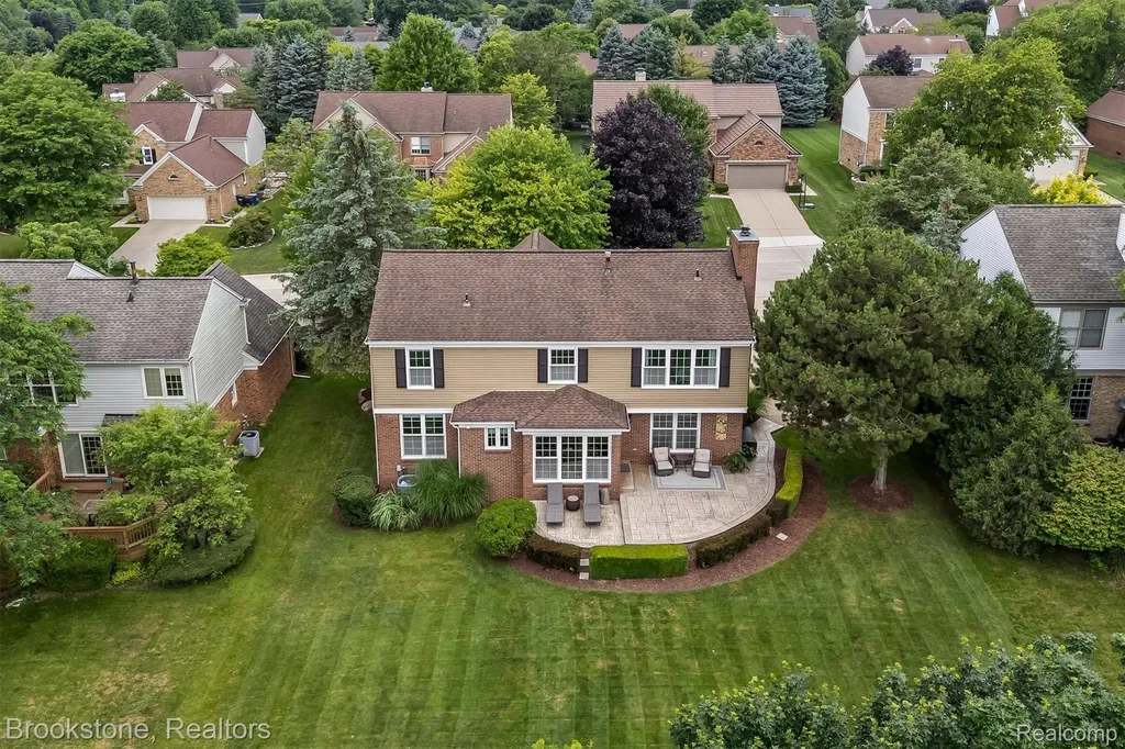 1694 Foresthill Drive Rochester Hills City MI 48306