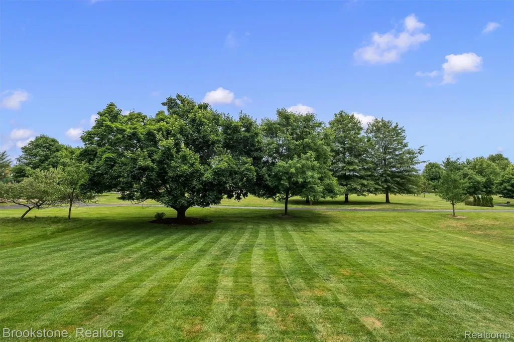 1694 Foresthill Drive Rochester Hills City MI 48306