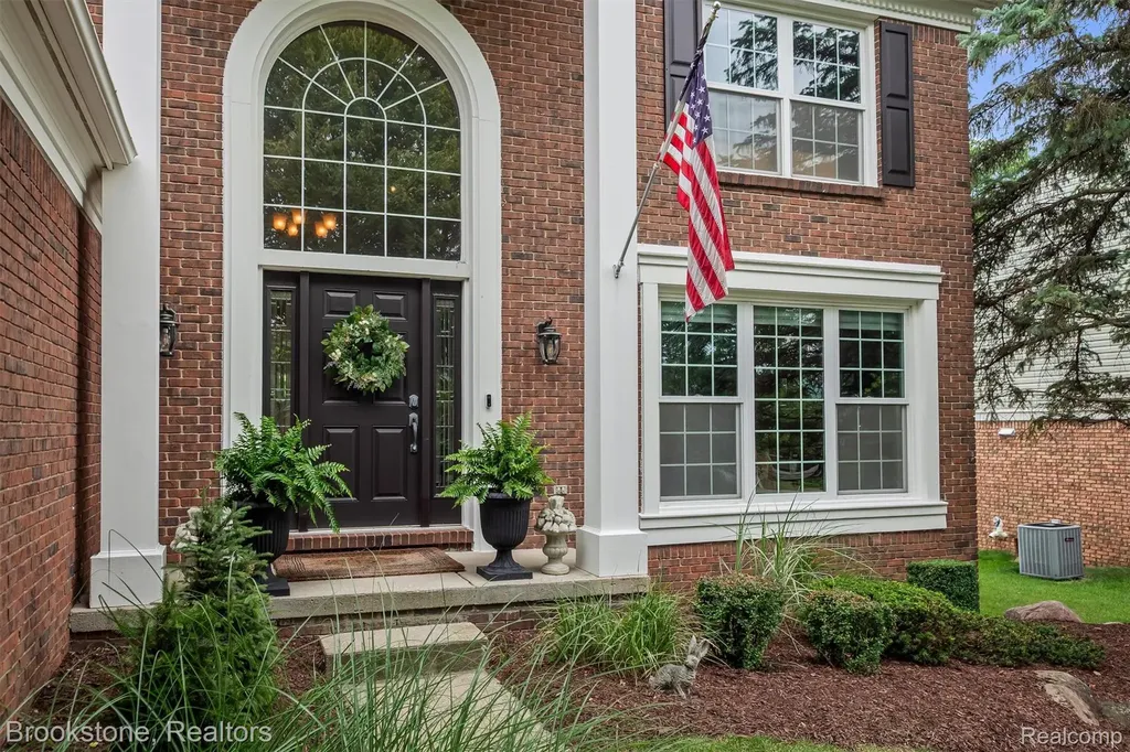 1694 Foresthill Drive Rochester Hills City MI 48306