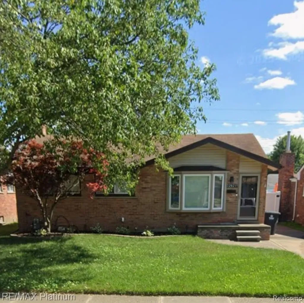 32021 Grandview Avenue Westland City MI 48186