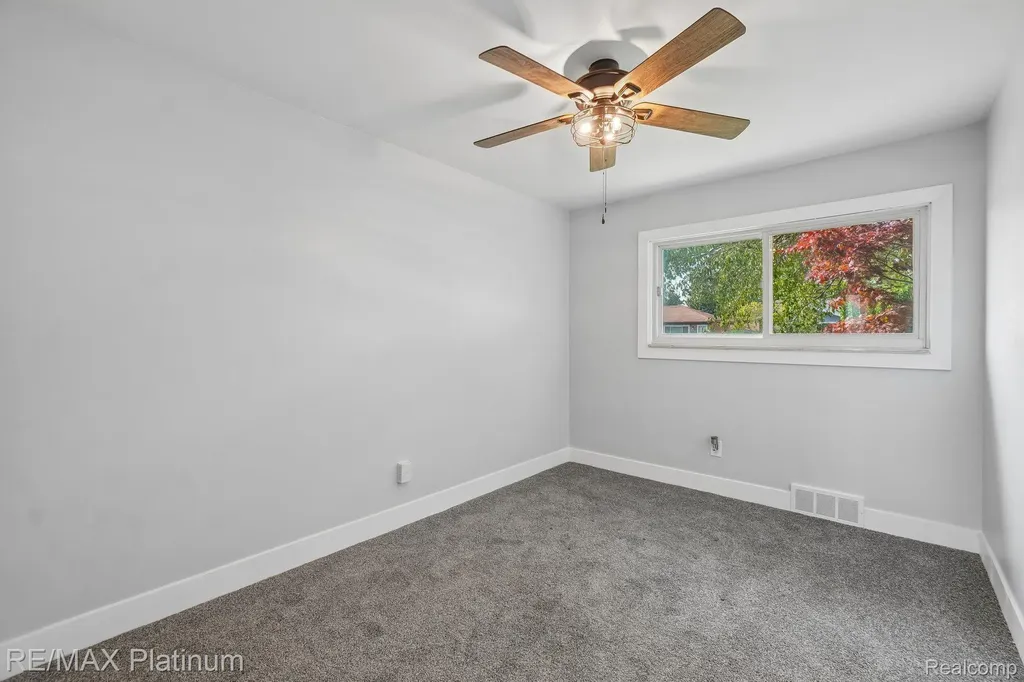 32021 Grandview Avenue Westland City MI 48186