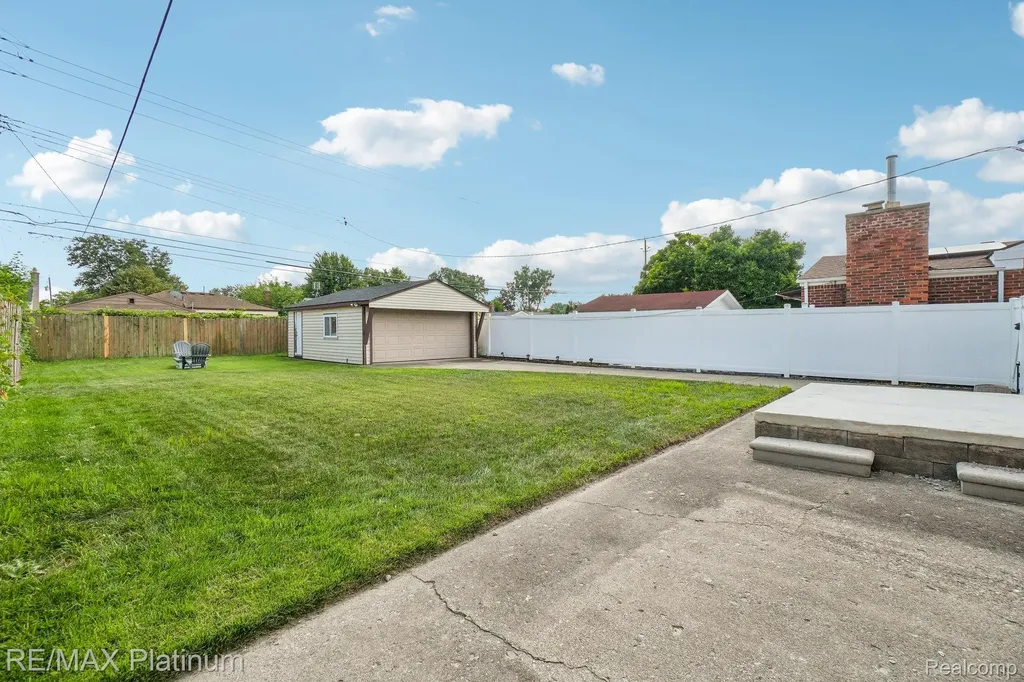 32021 Grandview Avenue Westland City MI 48186