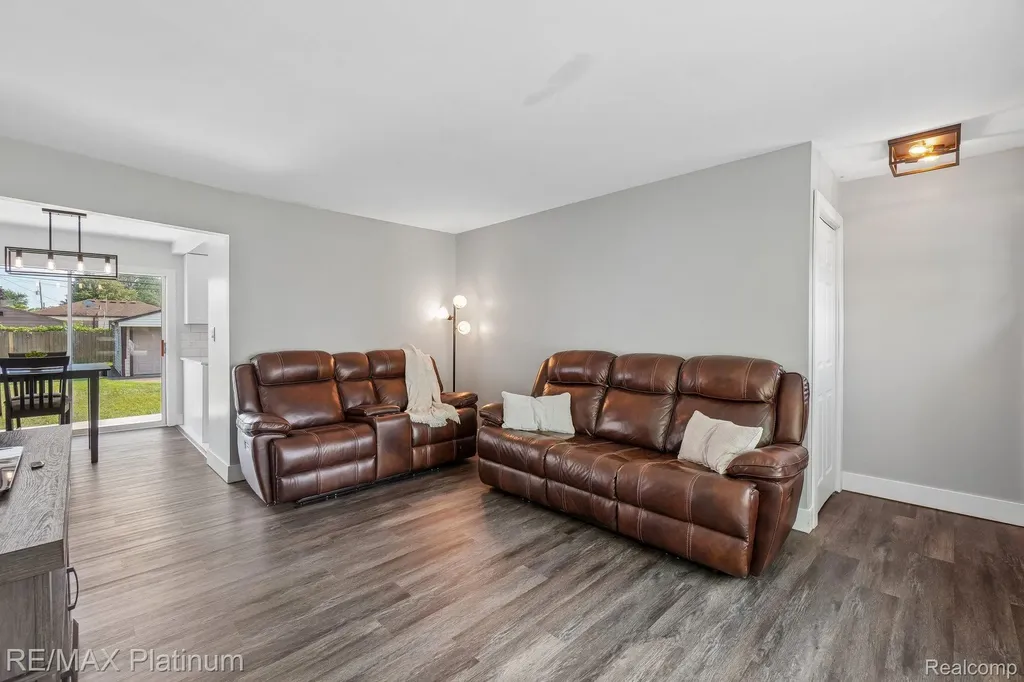 32021 Grandview Avenue Westland City MI 48186