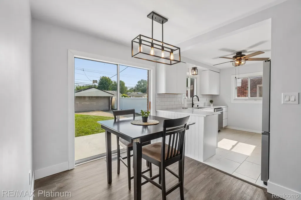 32021 Grandview Avenue Westland City MI 48186
