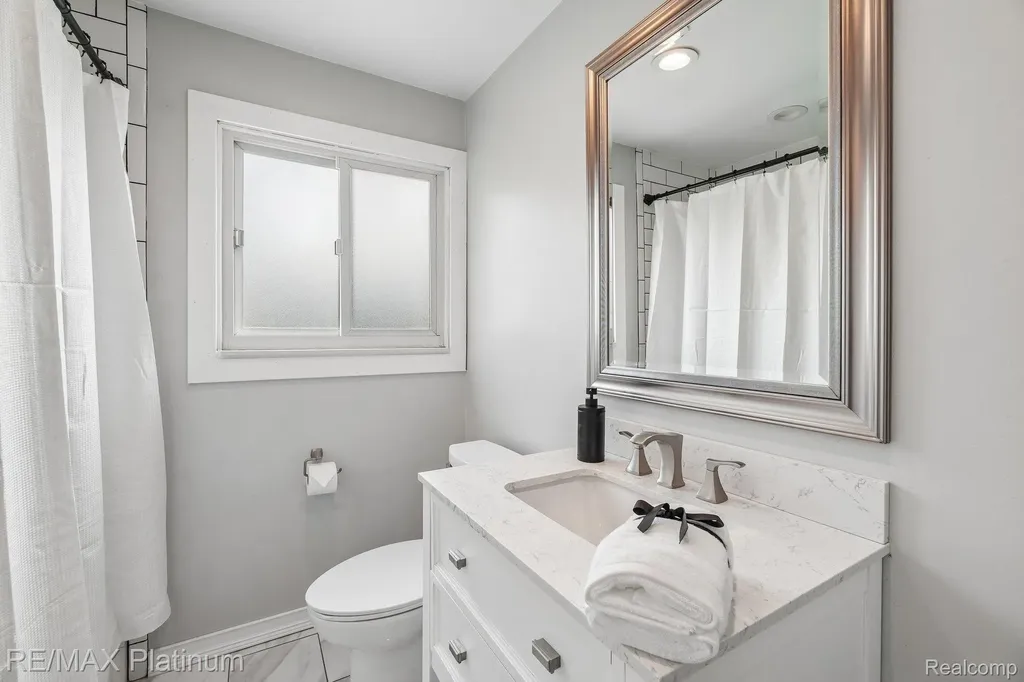 32021 Grandview Avenue Westland City MI 48186