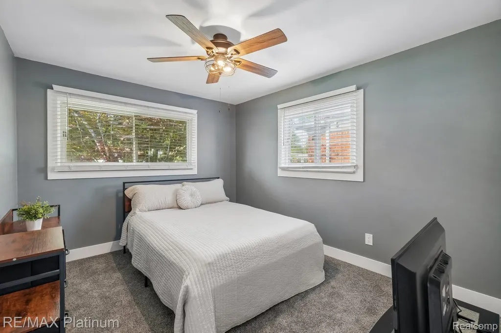 32021 Grandview Avenue Westland City MI 48186