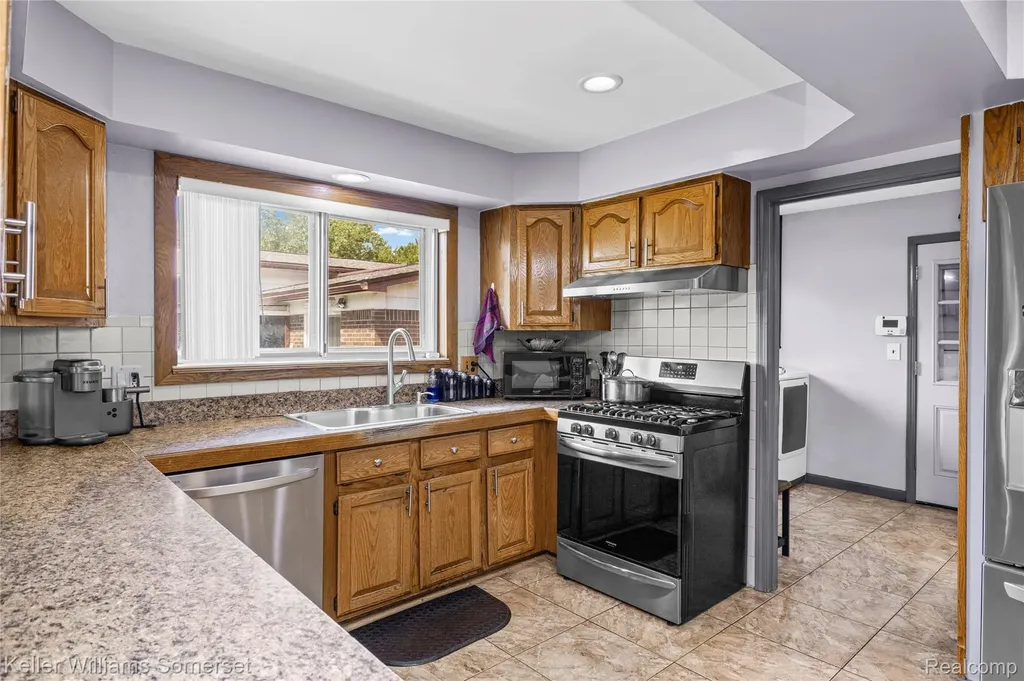 36221 Pickwick Court Sterling Heights City MI 48310