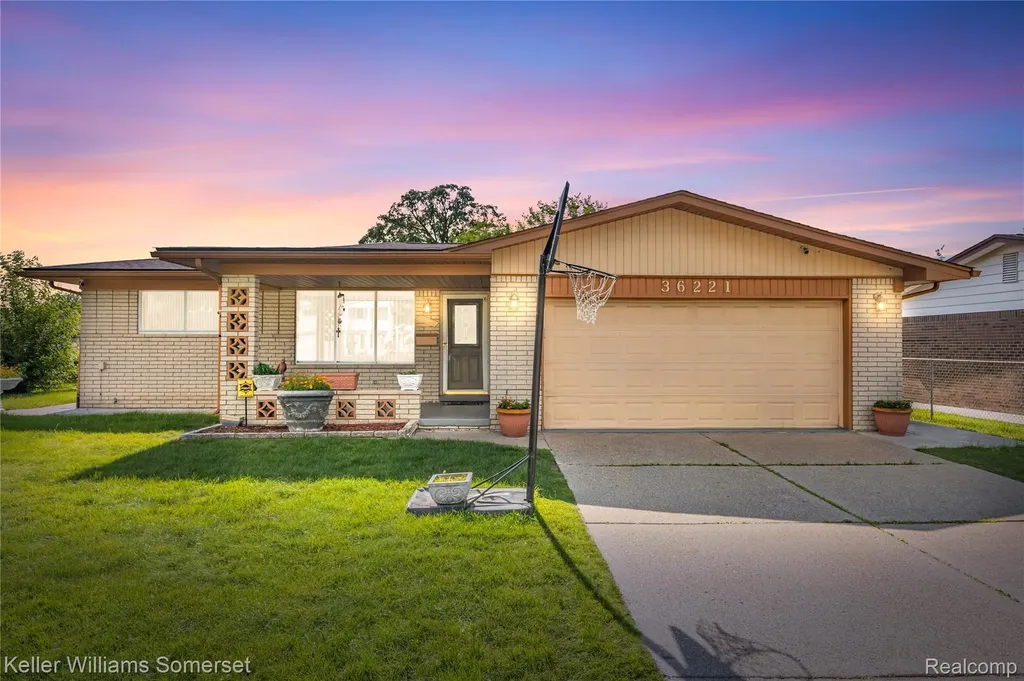 36221 Pickwick Court Sterling Heights City MI 48310