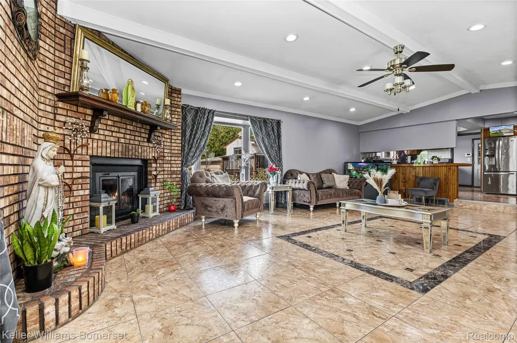 36221 Pickwick Court Sterling Heights City MI 48310