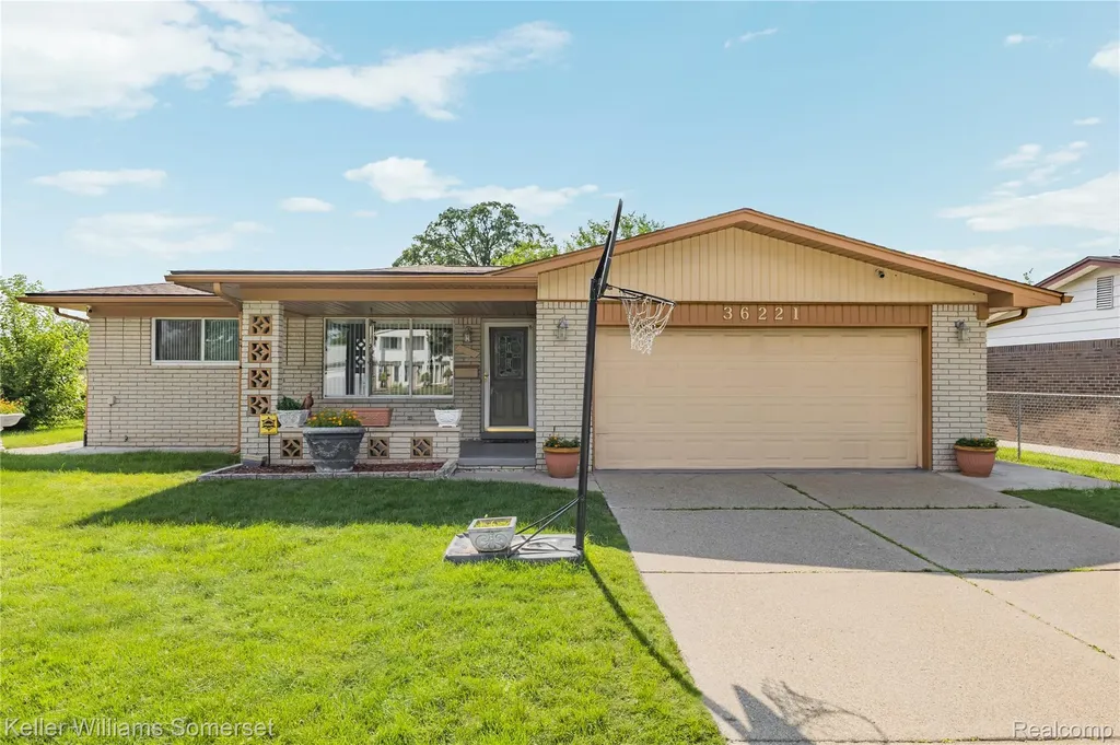 36221 Pickwick Court Sterling Heights City MI 48310