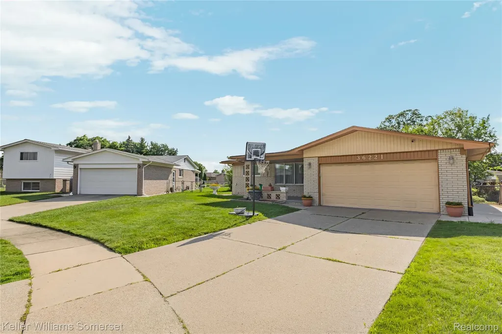 36221 Pickwick Court Sterling Heights City MI 48310