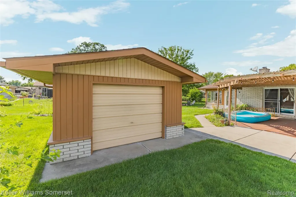 36221 Pickwick Court Sterling Heights City MI 48310
