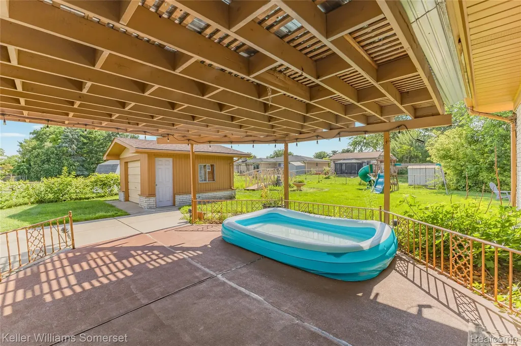 36221 Pickwick Court Sterling Heights City MI 48310