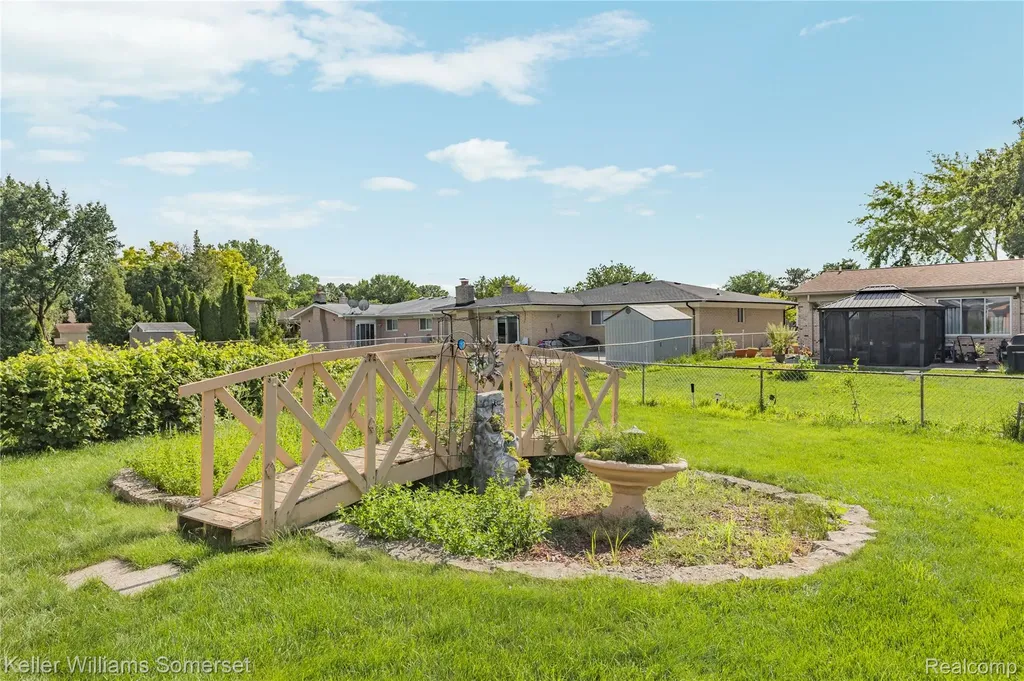 36221 Pickwick Court Sterling Heights City MI 48310