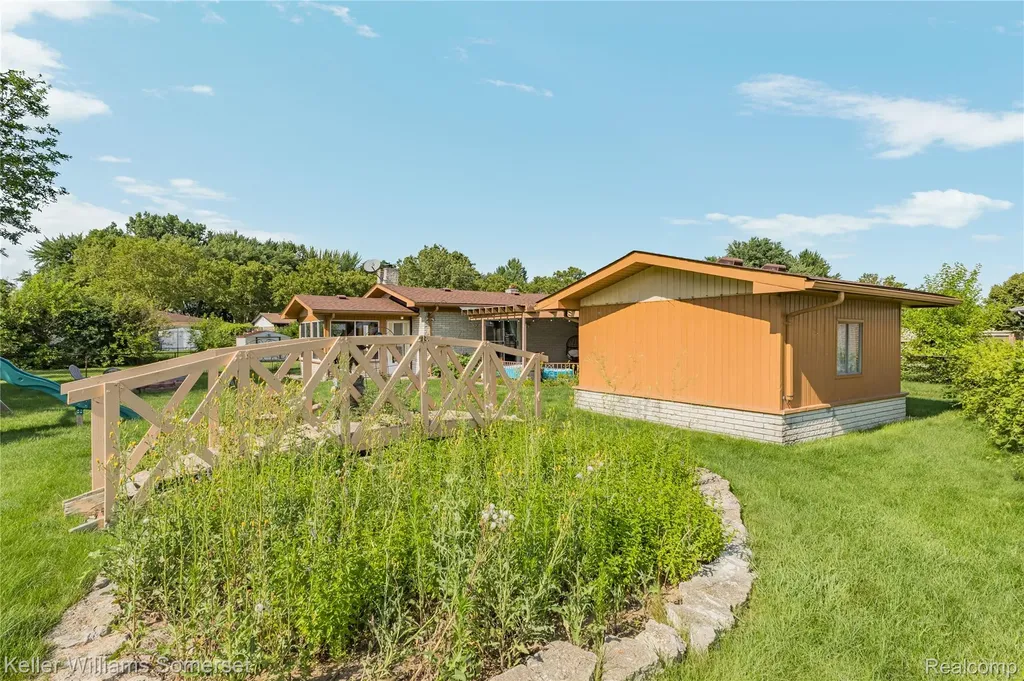 36221 Pickwick Court Sterling Heights City MI 48310