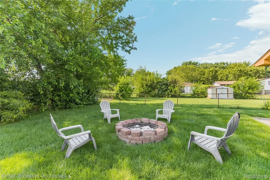 36221 Pickwick Court Sterling Heights City MI 48310