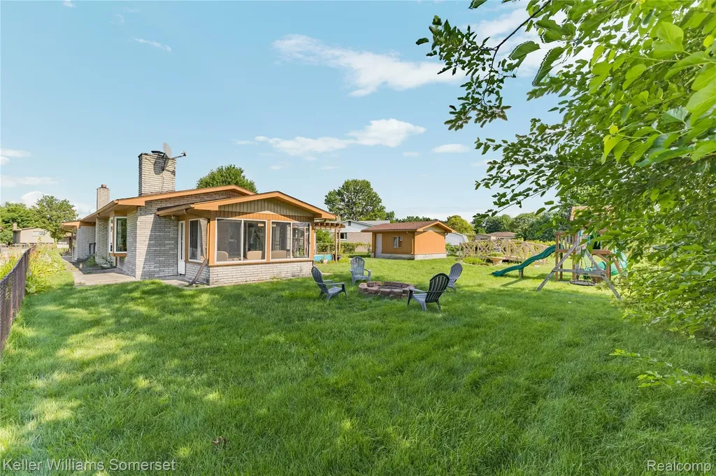 36221 Pickwick Court Sterling Heights City MI 48310