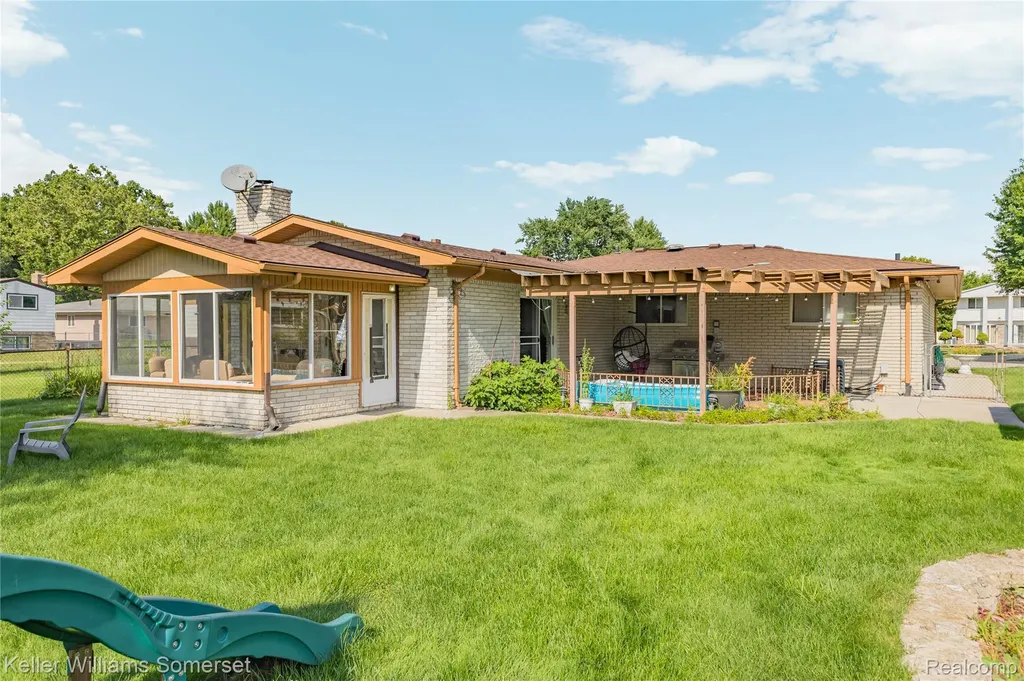 36221 Pickwick Court Sterling Heights City MI 48310