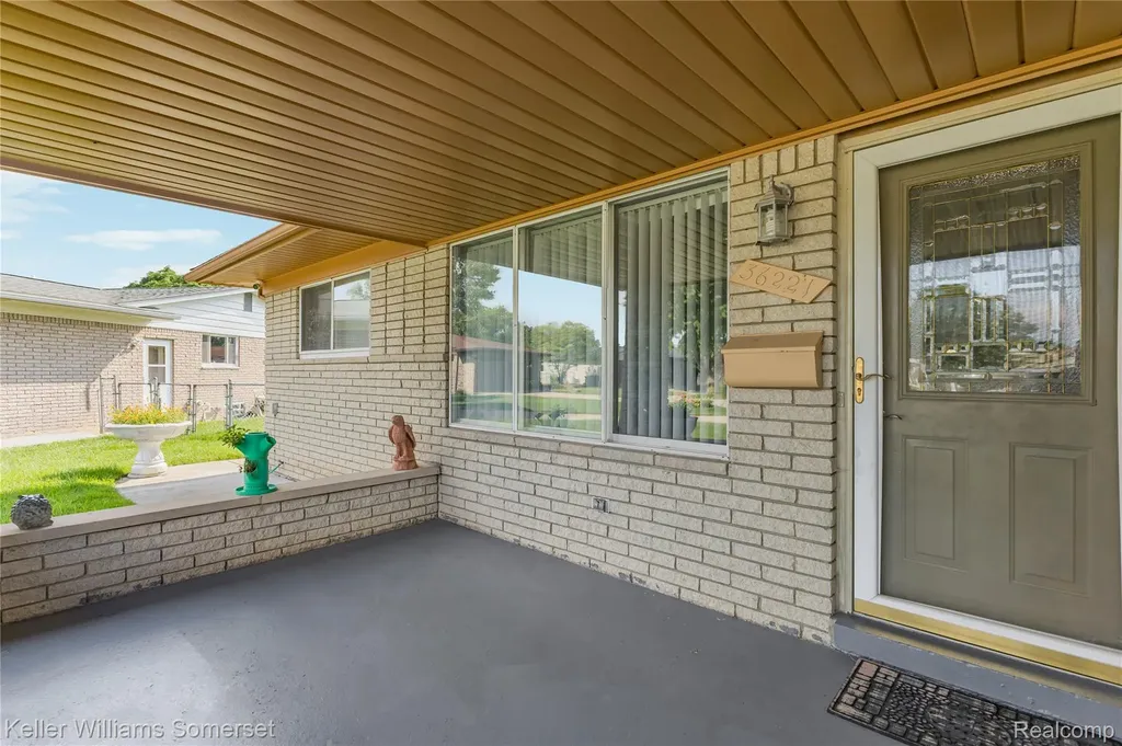 36221 Pickwick Court Sterling Heights City MI 48310