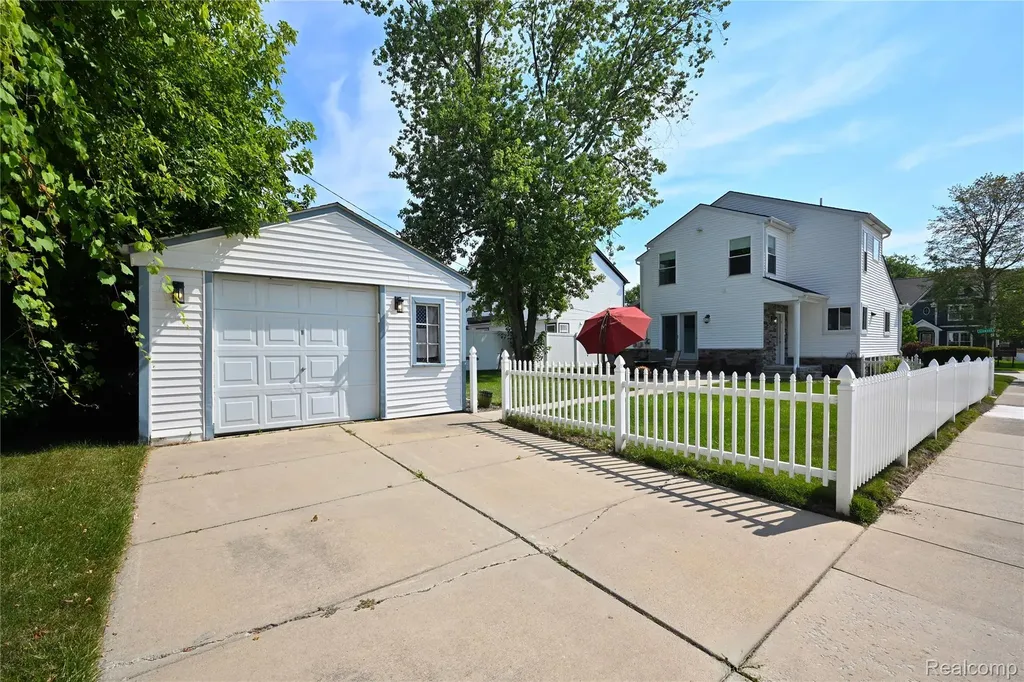 3803 Linwood Avenue Royal Oak City MI 48073