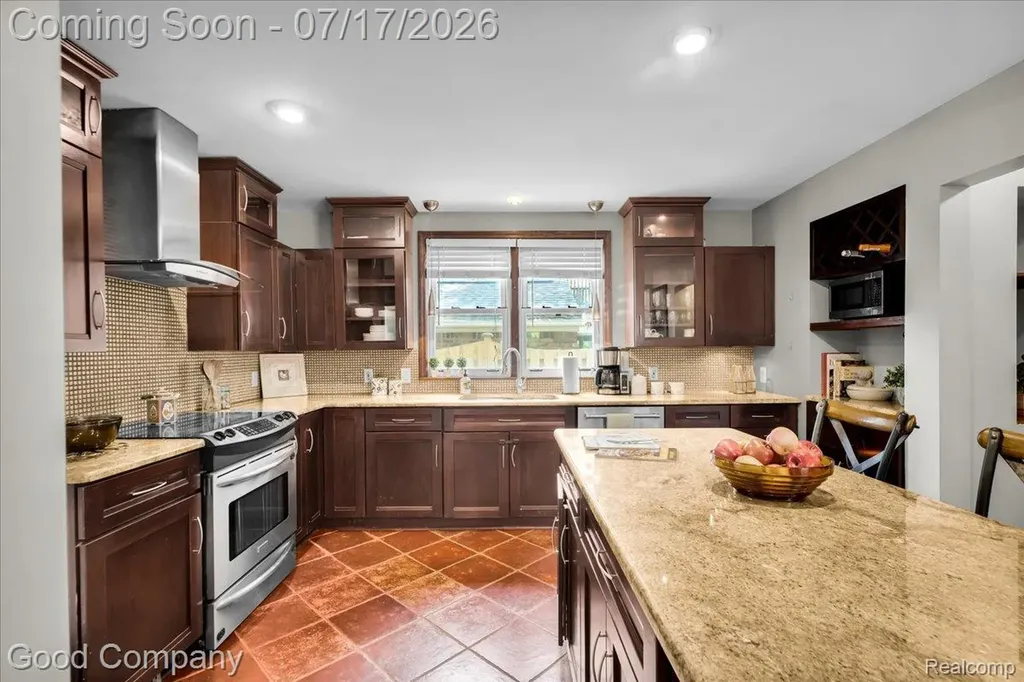 231 N Vermont Avenue Royal Oak City MI 48067