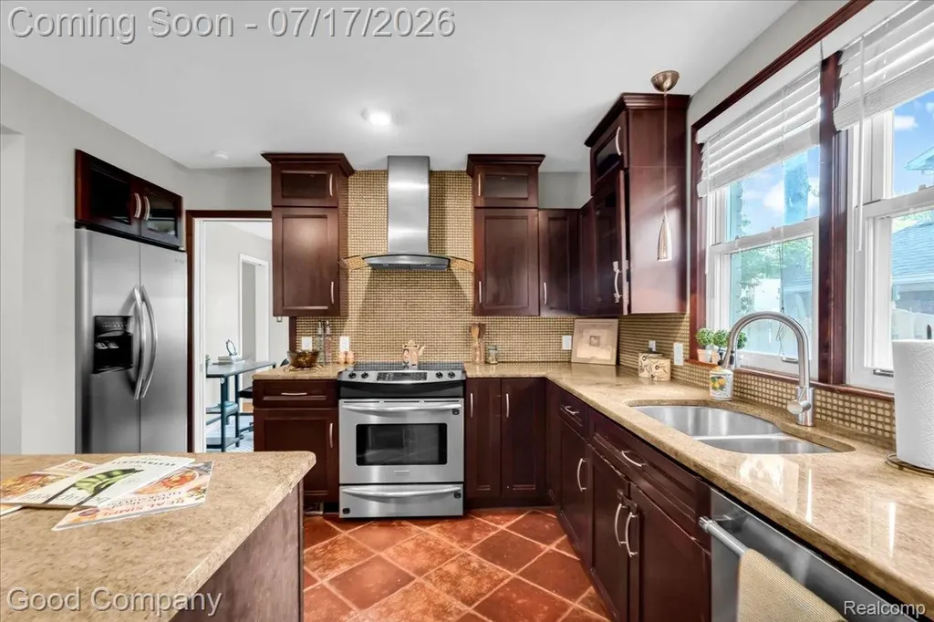 231 N Vermont Avenue Royal Oak City MI 48067