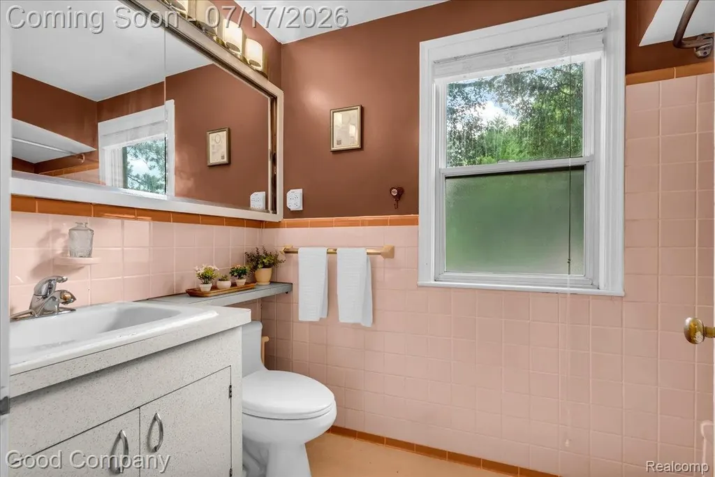 231 N Vermont Avenue Royal Oak City MI 48067