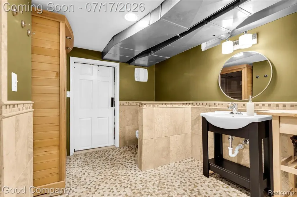 231 N Vermont Avenue Royal Oak City MI 48067