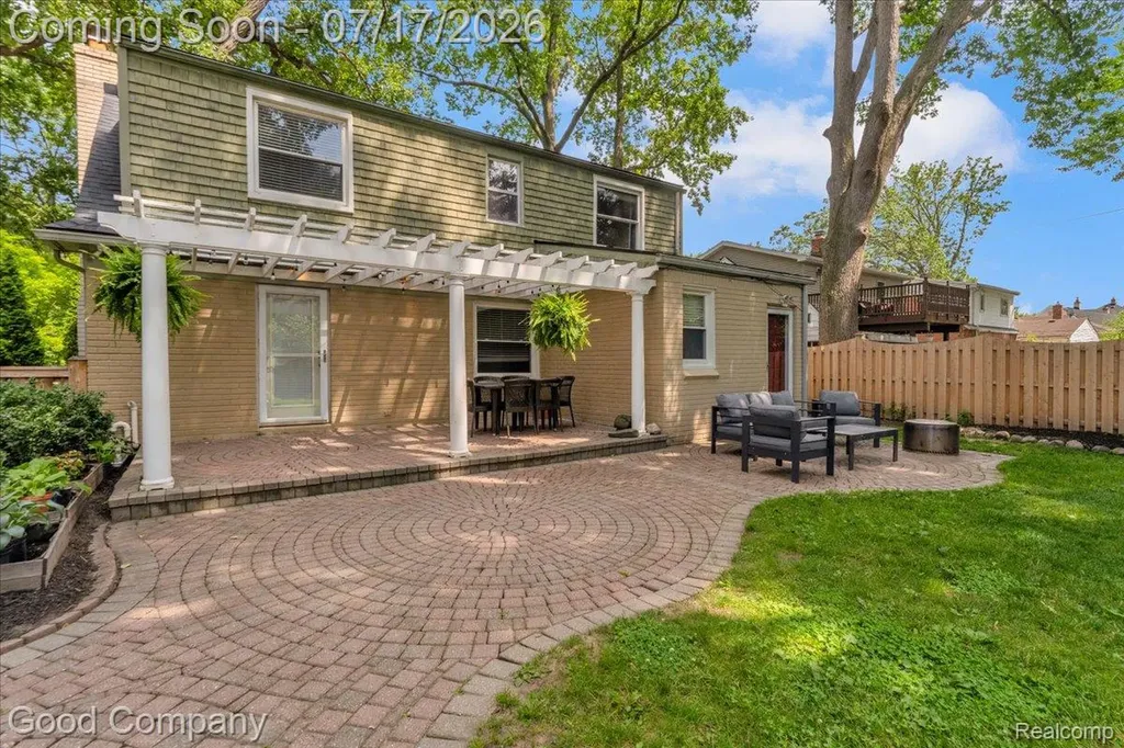 231 N Vermont Avenue Royal Oak City MI 48067