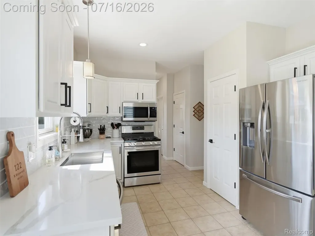 122 N Kenwood Avenue Royal Oak City MI 48067