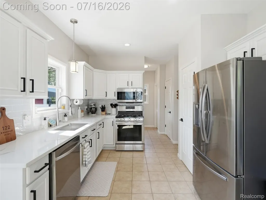 122 N Kenwood Avenue Royal Oak City MI 48067