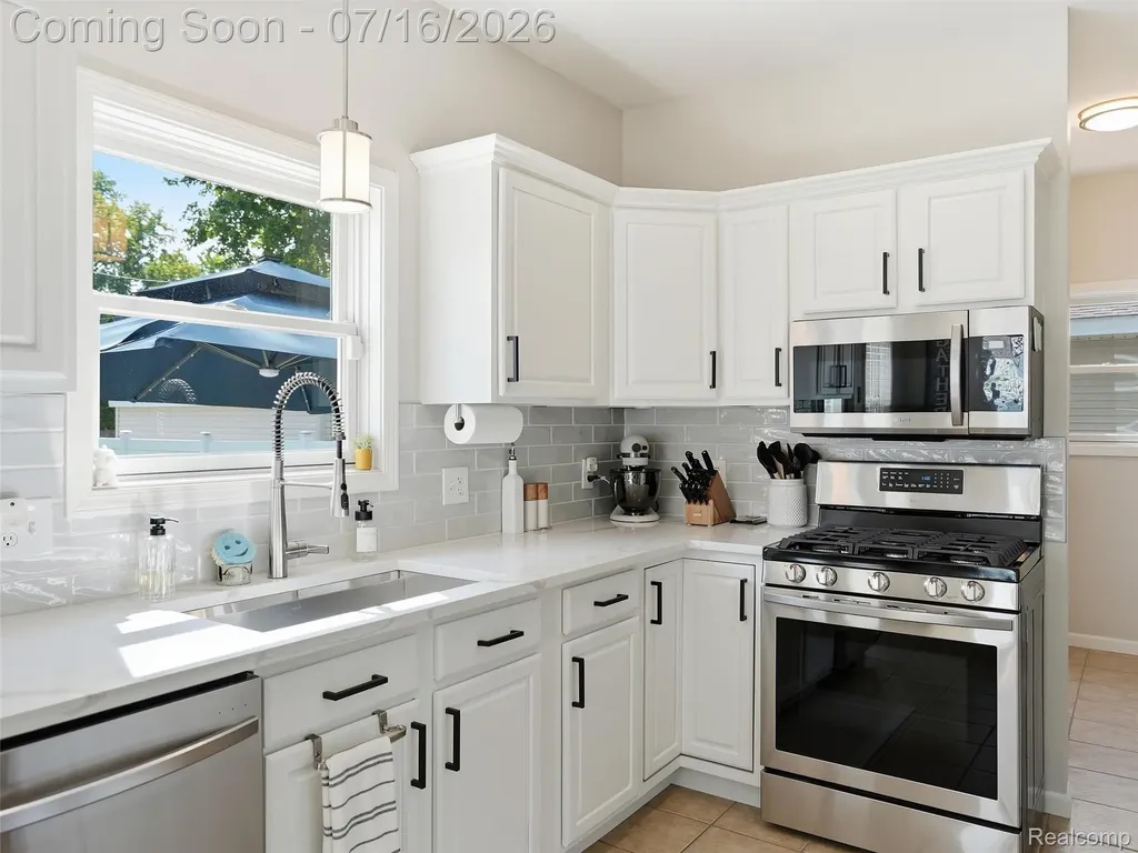 122 N Kenwood Avenue Royal Oak City MI 48067