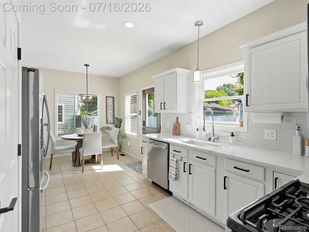 122 N Kenwood Avenue Royal Oak City MI 48067