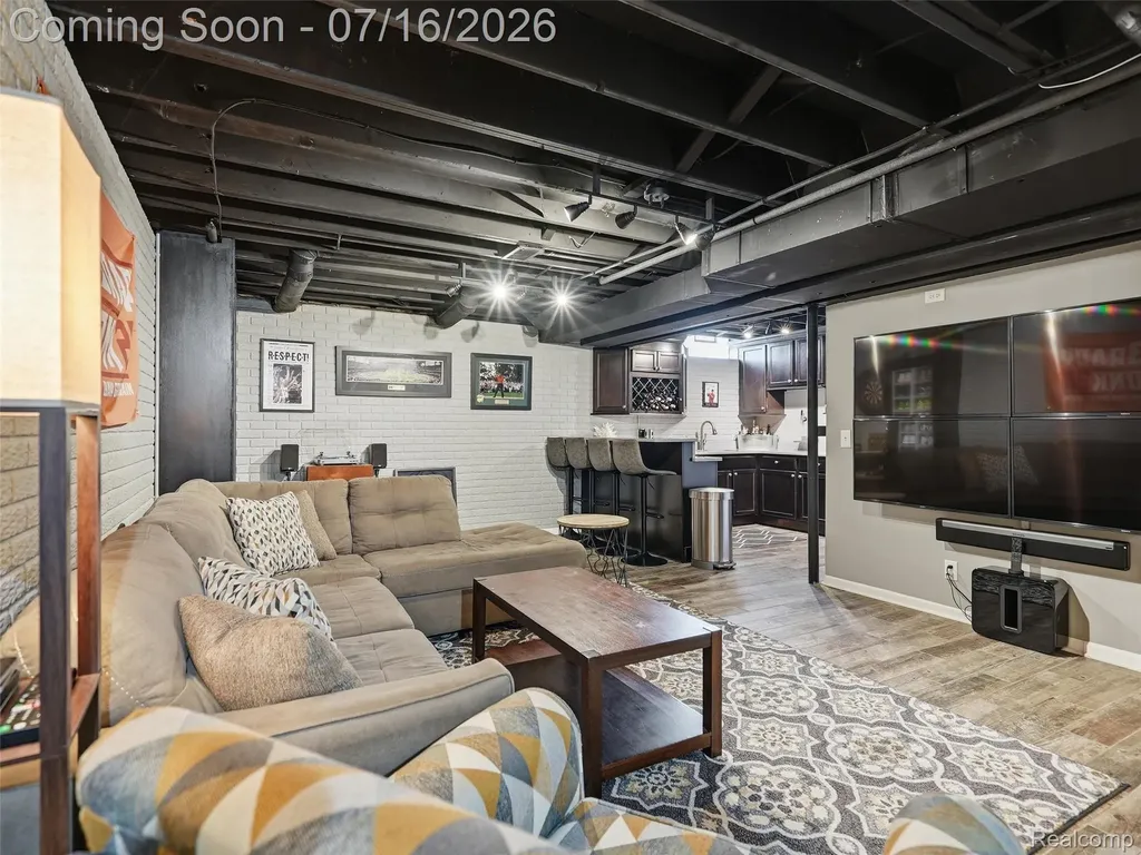 122 N Kenwood Avenue Royal Oak City MI 48067