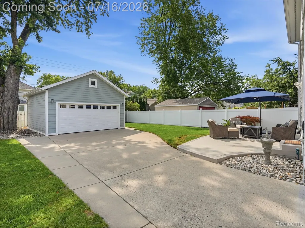 122 N Kenwood Avenue Royal Oak City MI 48067